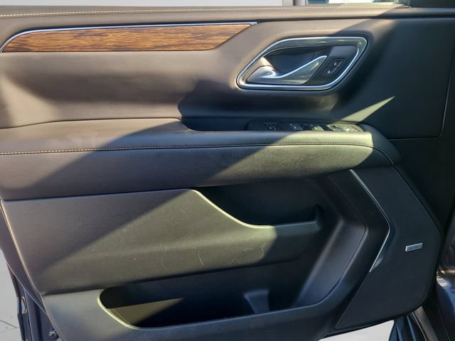 Used 2024 Chevrolet Suburban Premier RWD image 18