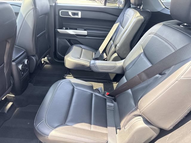 Used 2023 Ford Explorer XLT w/ Equipment Group 202A AWD/4WD image 16