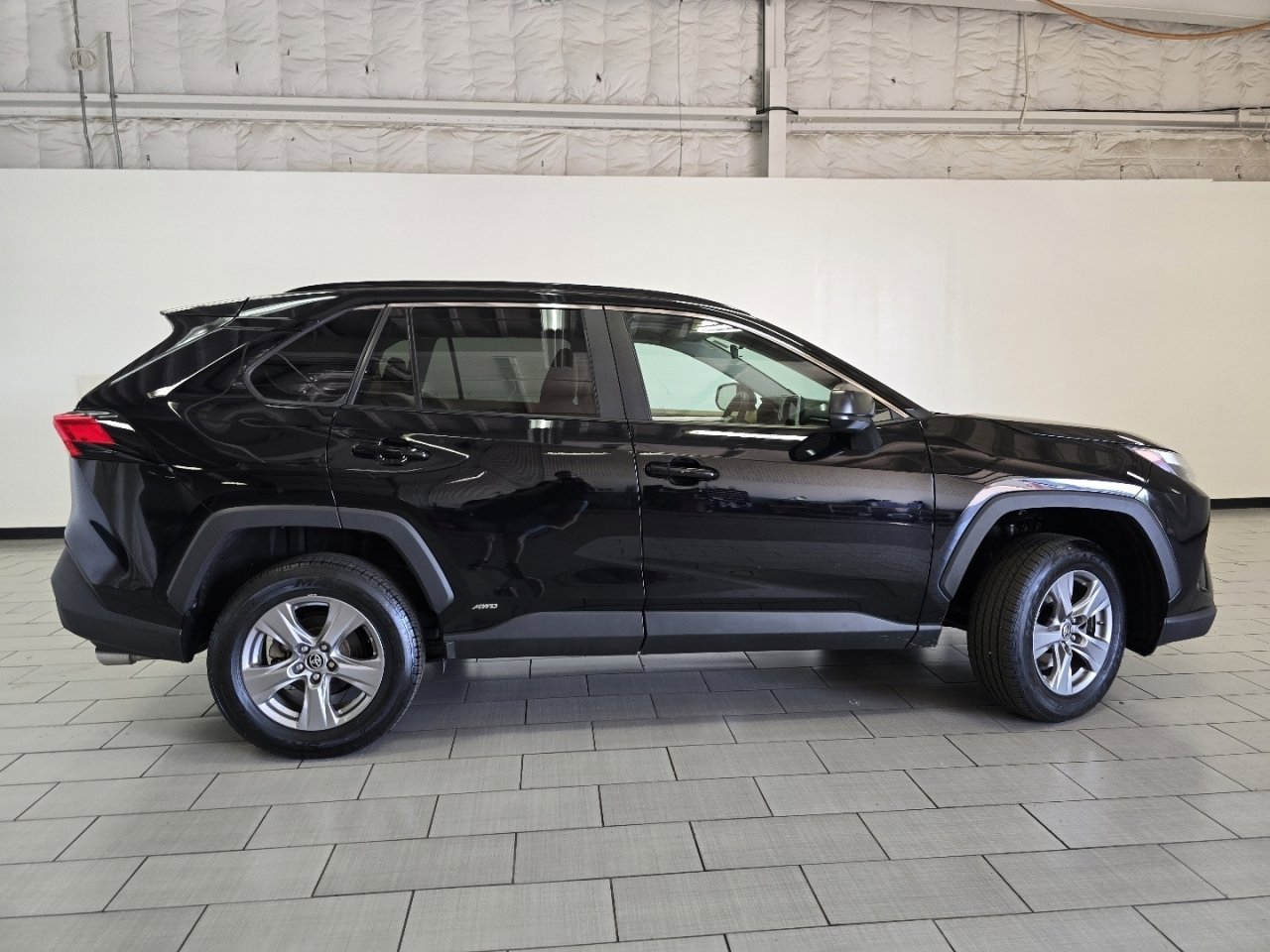 Certified 2023 Toyota RAV4 LE AWD/4WD image 15