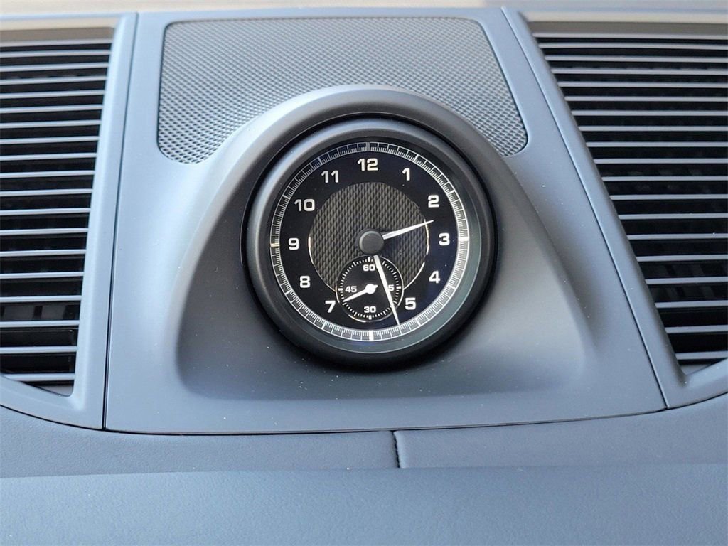 Certified 2025 Porsche Macan image 28