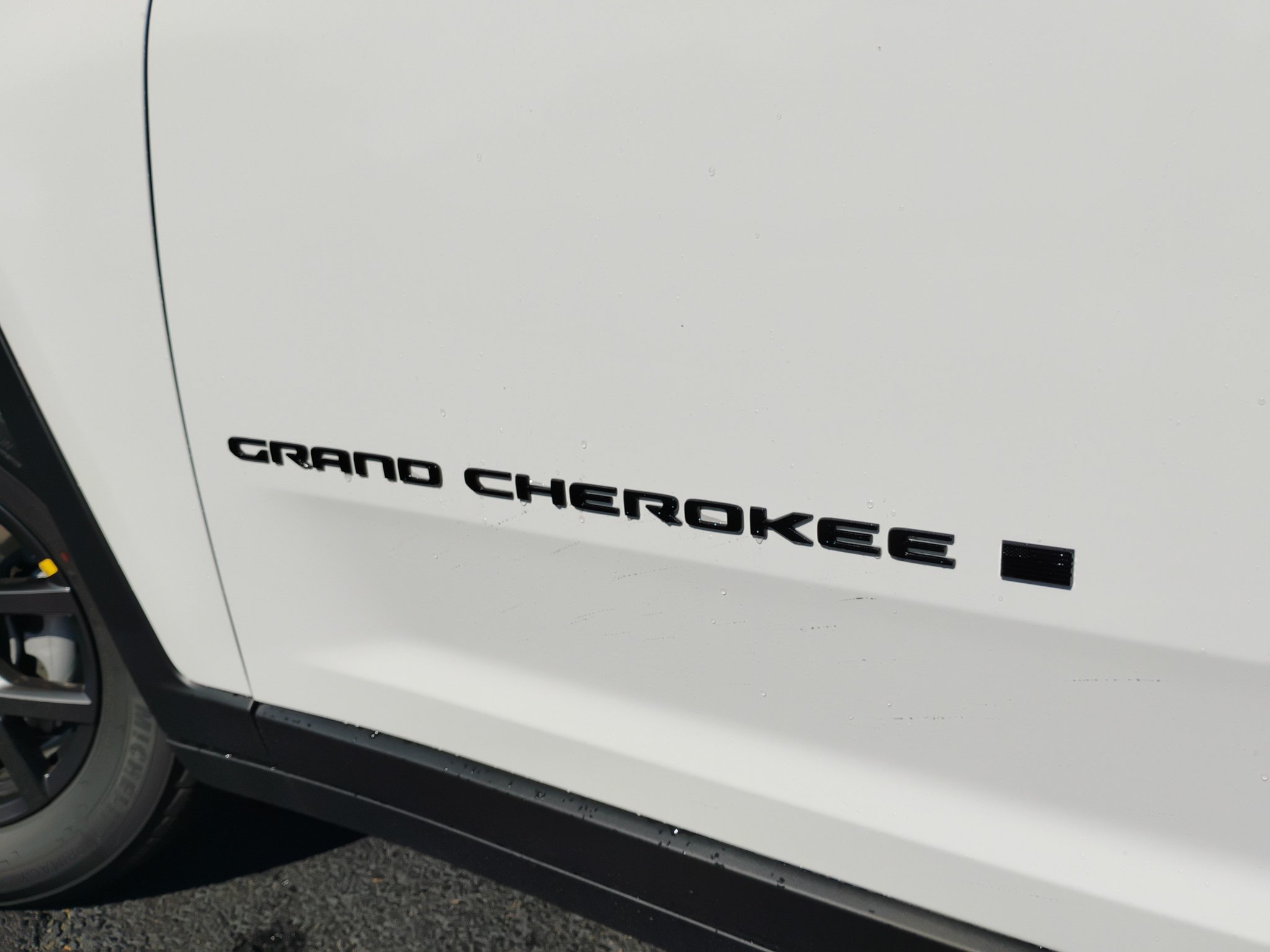 New 2027 Jeep Grand Cherokee Altitude AWD/4WD image 10