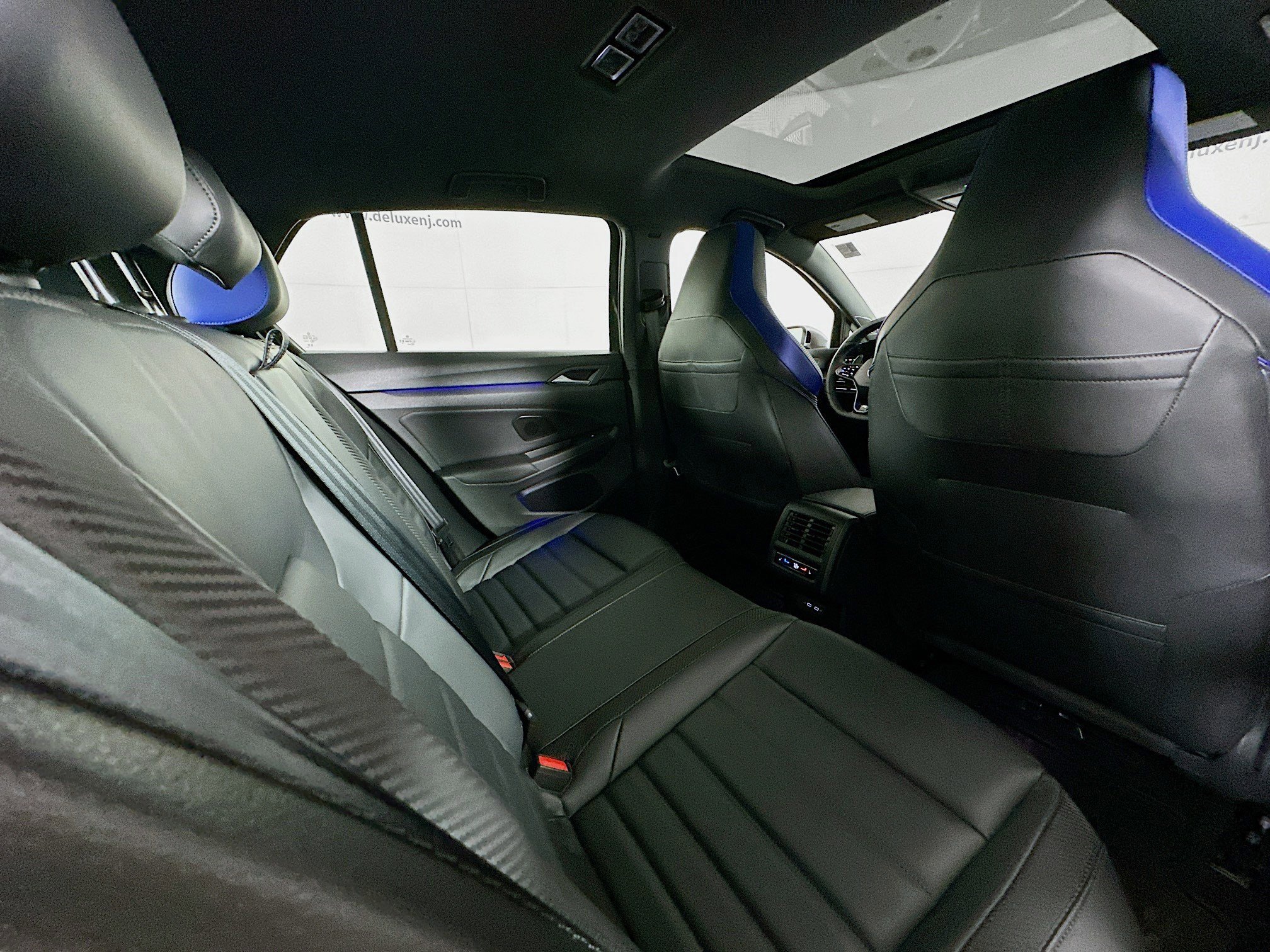 Used 2024 Volkswagen Golf R w/ MDO Package image 27