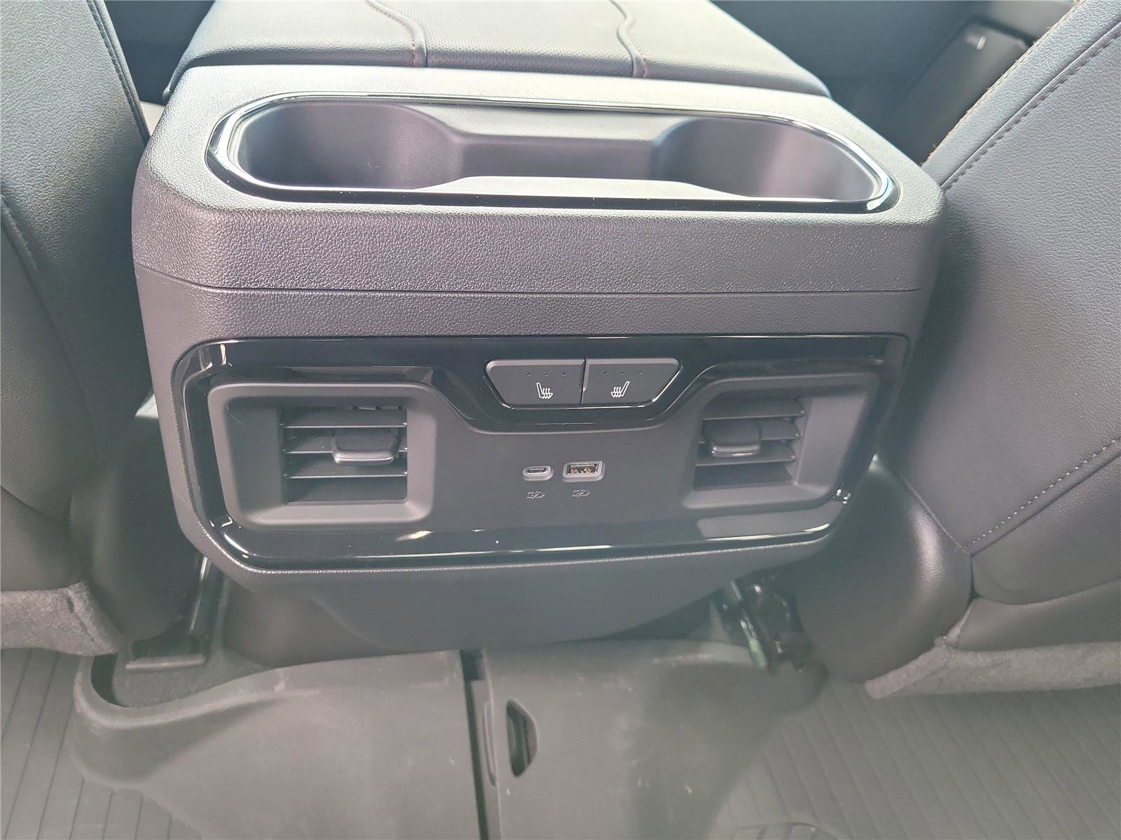 Used 2025 GMC Sierra 1500 AT4 w/ Technology Package AWD/4WD image 11