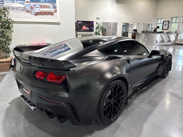 Used 2017 Chevrolet Corvette Grand Sport w/ Carbon Flash Badge Package RWD image 3