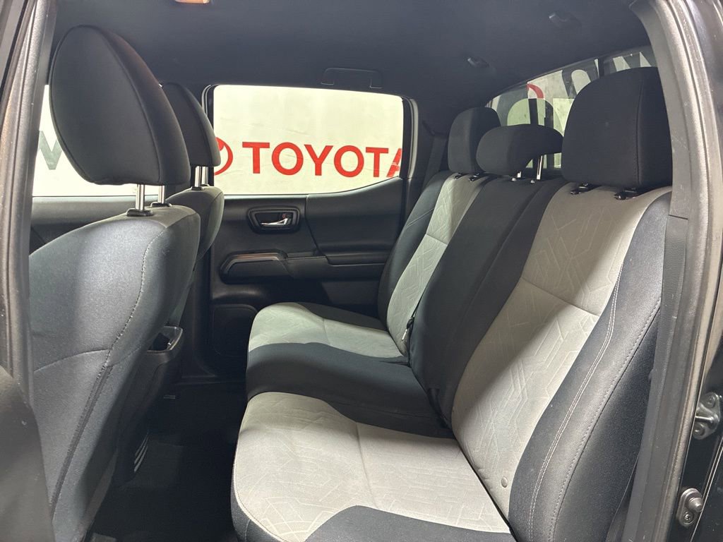 Used 2021 Toyota Tacoma TRD Sport w/ Technology Package image 19