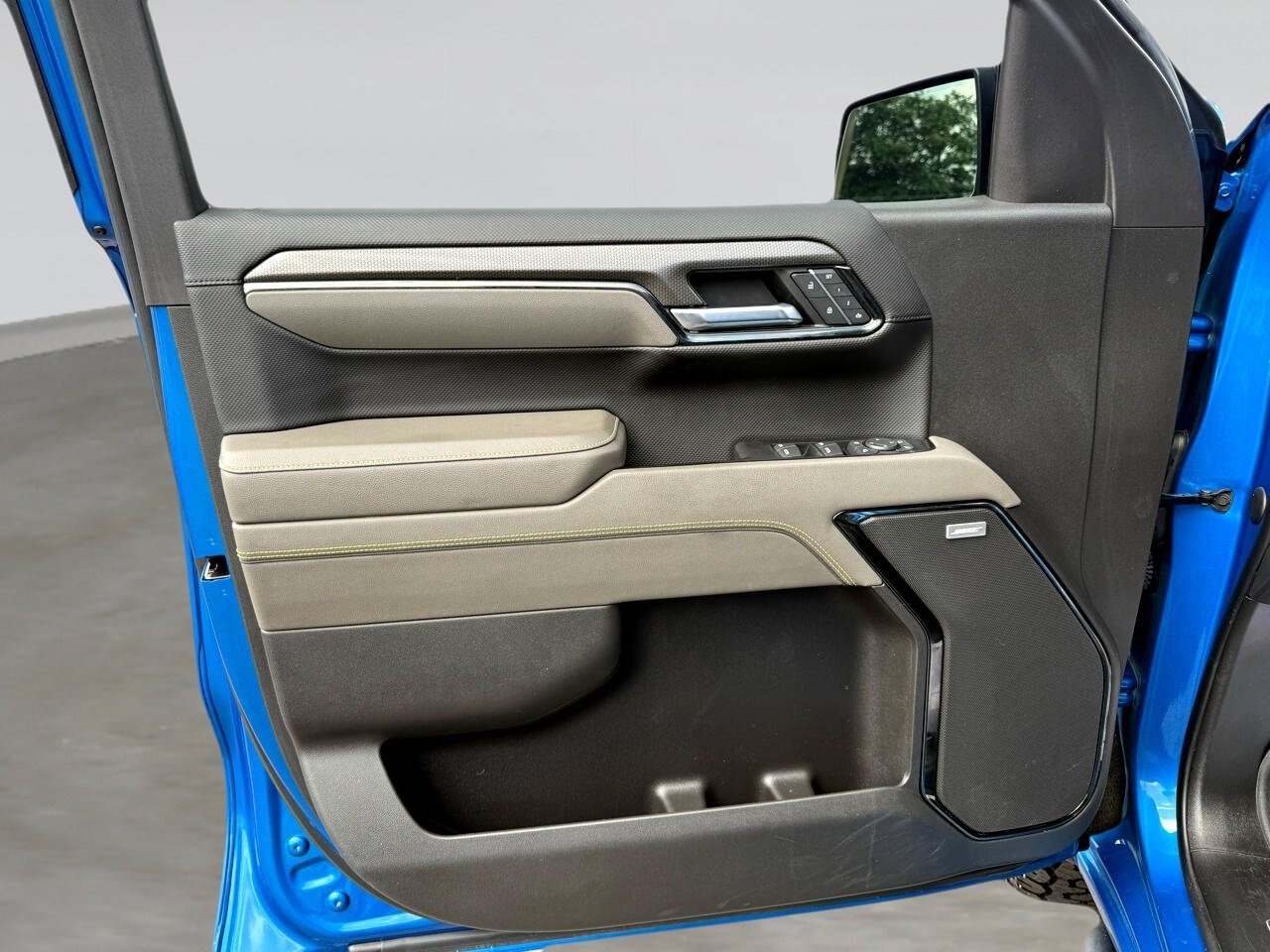 Used 2022 Chevrolet Silverado 1500 ZR2 w/ Technology Package image 29