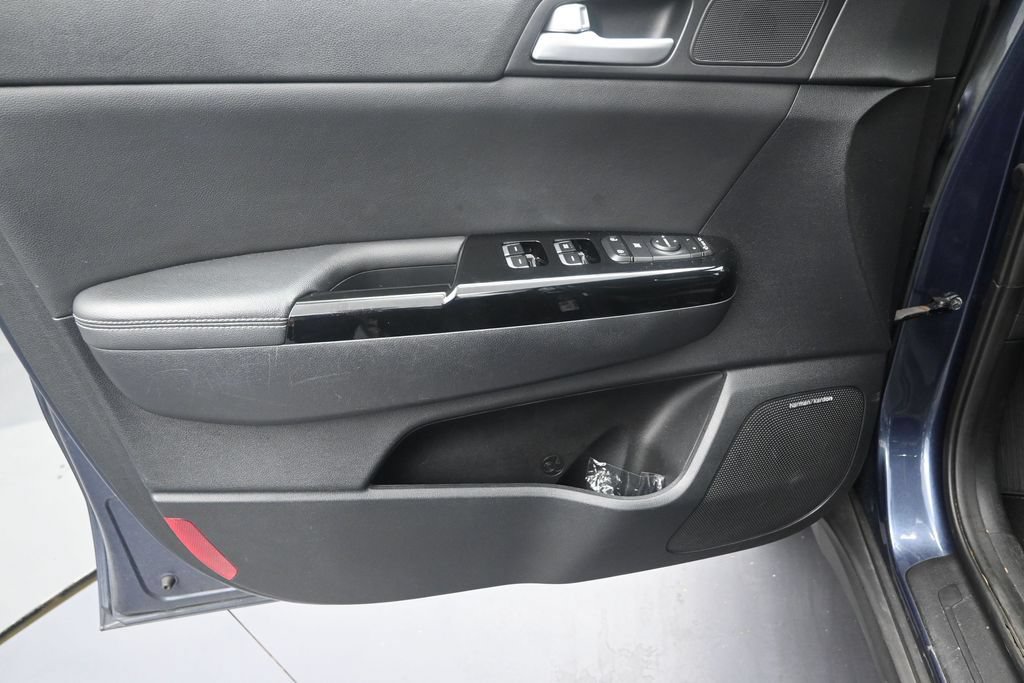 Used 2020 Kia Sportage EX w/ EX Technology Package FWD image 11