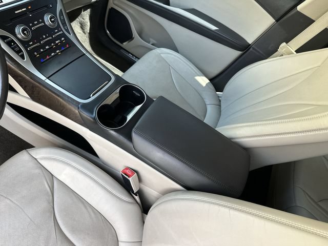Used 2016 Lincoln MKX Reserve w/ Technology Package FWD image 21