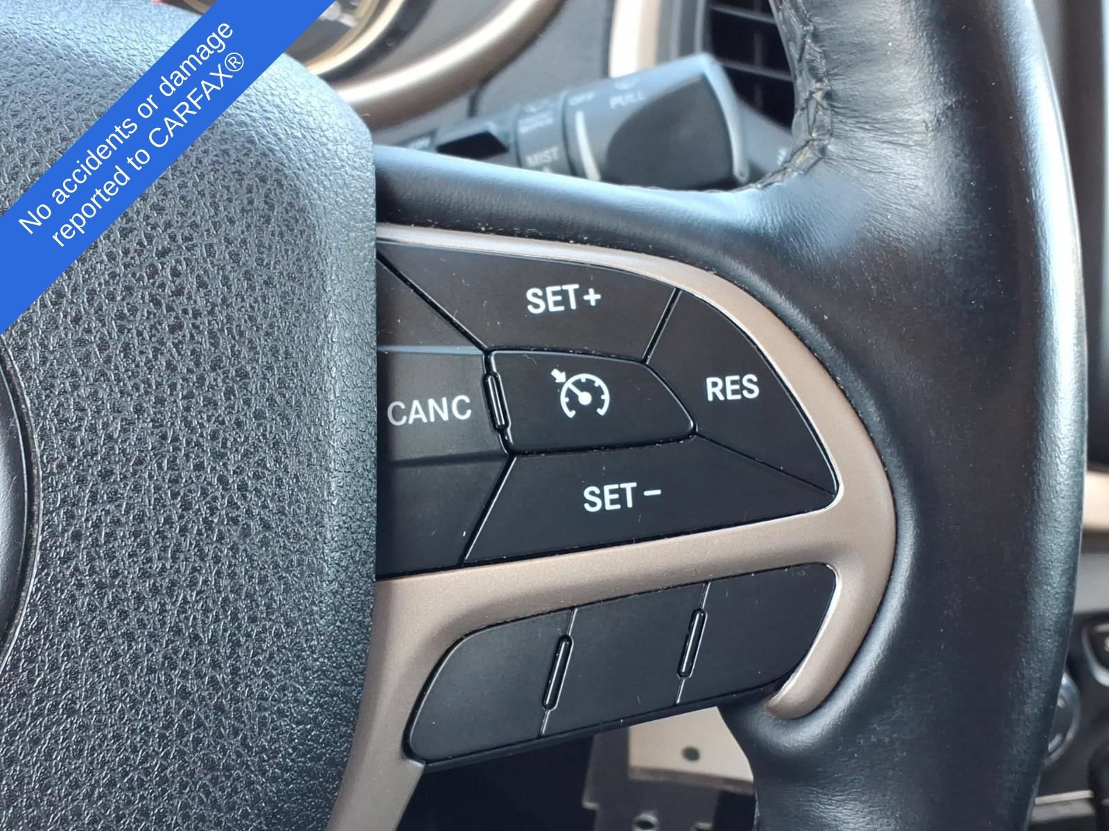 Used 2015 Jeep Cherokee Latitude w/ Cold Weather Group AWD/4WD image 25