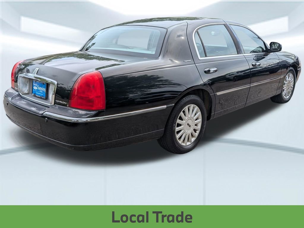 Used 2005 Lincoln Town Car Signature image 6