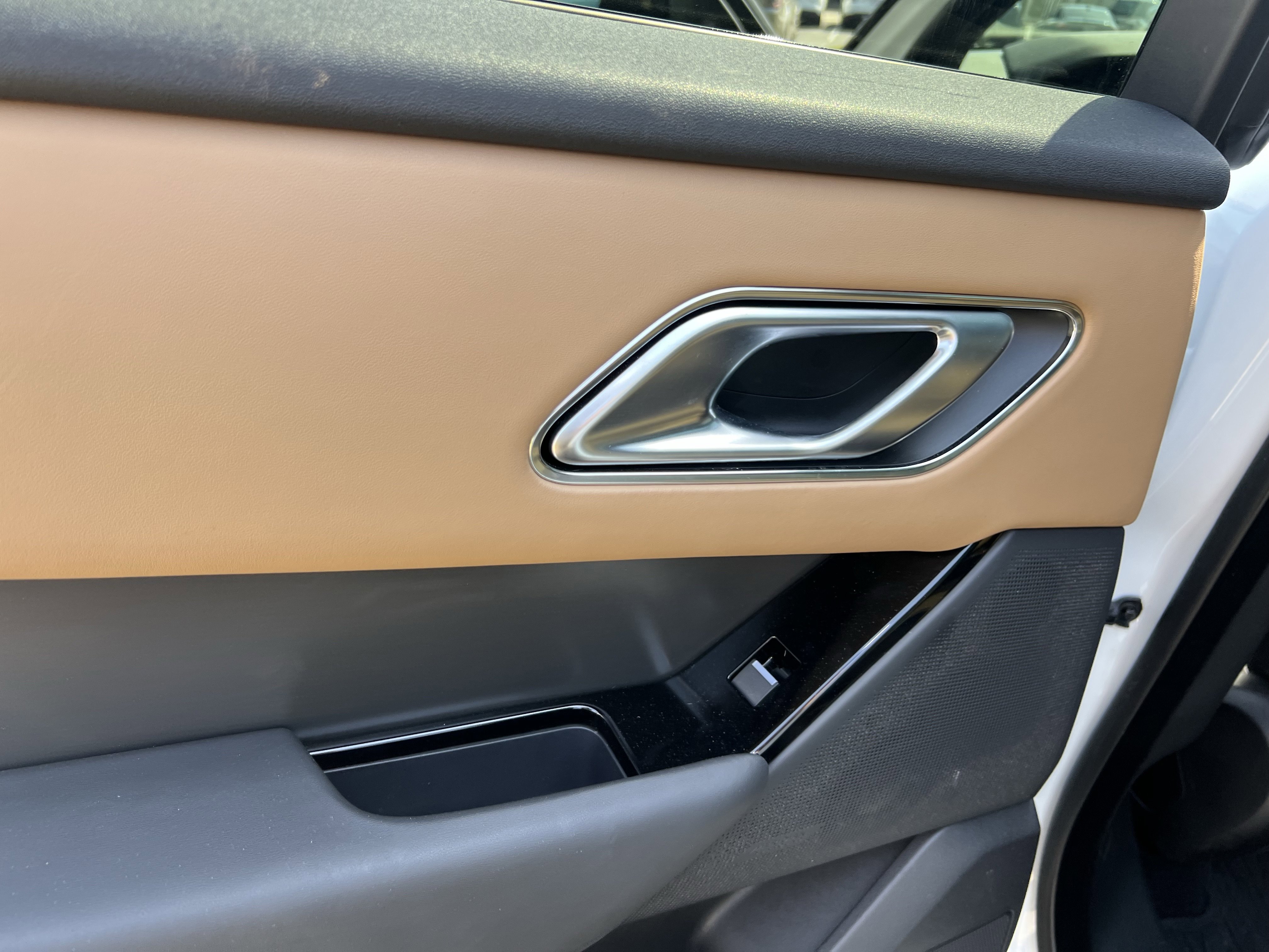 Certified 2025 Land Rover Range Rover Velar Dynamic HSE AWD/4WD image 28