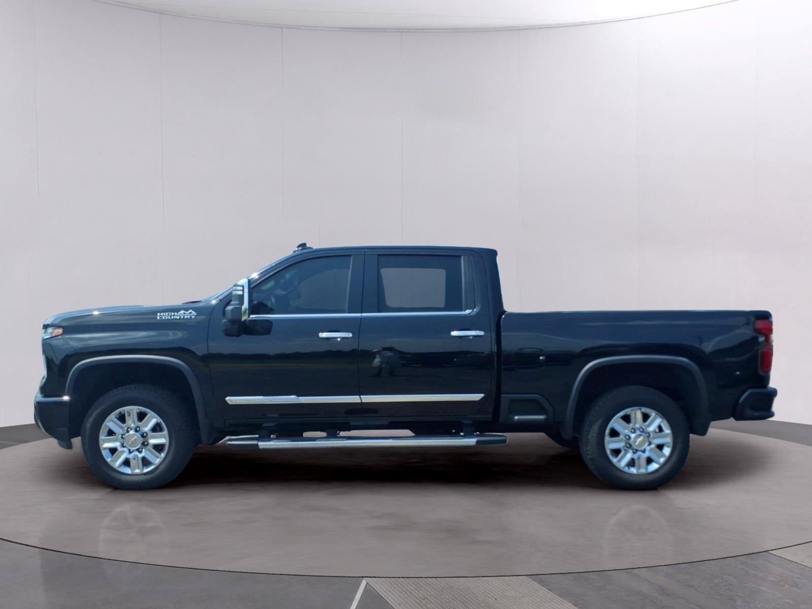 Used 2024 Chevrolet Silverado 2500 High Country w/ High Country Premium Package AWD/4WD image 3