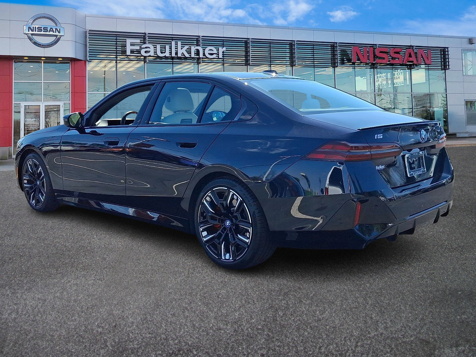 Used 2024 BMW i5 M60 w/ Premium Package image 4