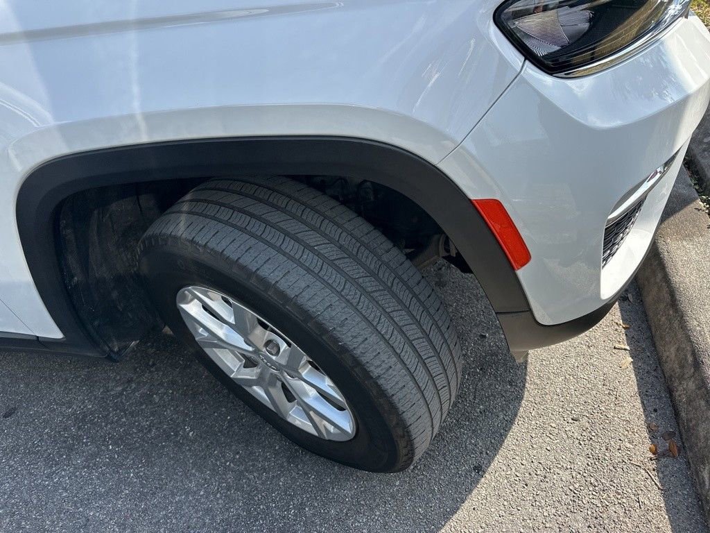 Used 2023 Jeep Grand Cherokee Limited image 9