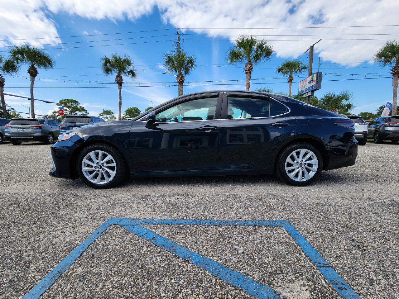Used 2021 Toyota Camry LE image 2