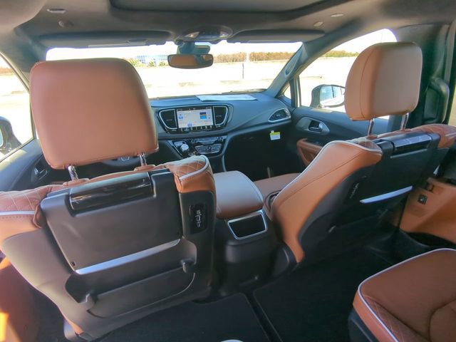 New 2026 Chrysler Pacifica Pinnacle w/ Trailer Tow Group image 18