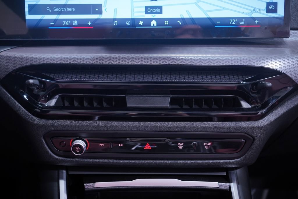 Used 2025 BMW 430i Convertible w/ Convenience Package image 16