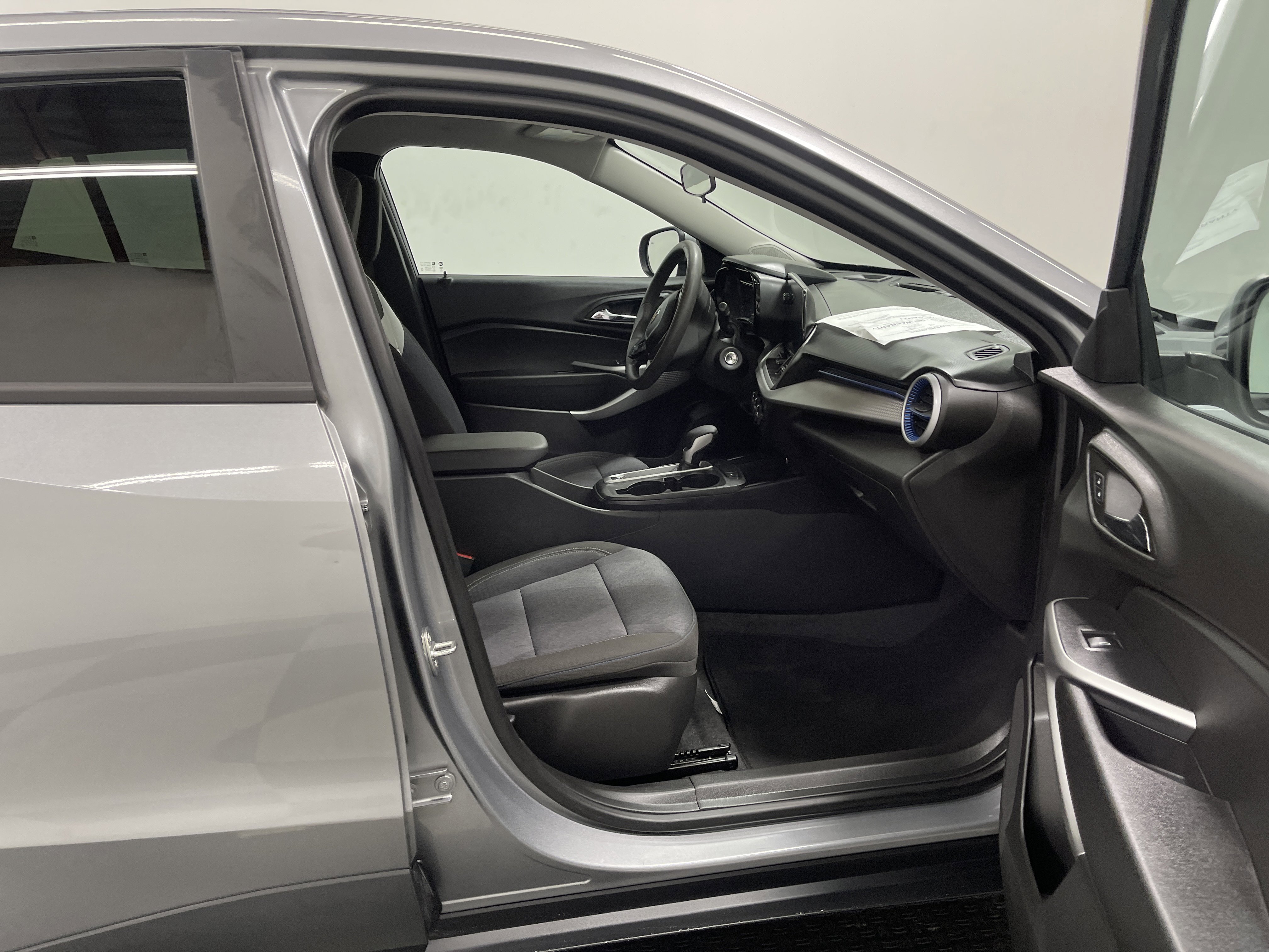 Used 2024 Chevrolet Trax LS w/ LS Convenience Package image 26