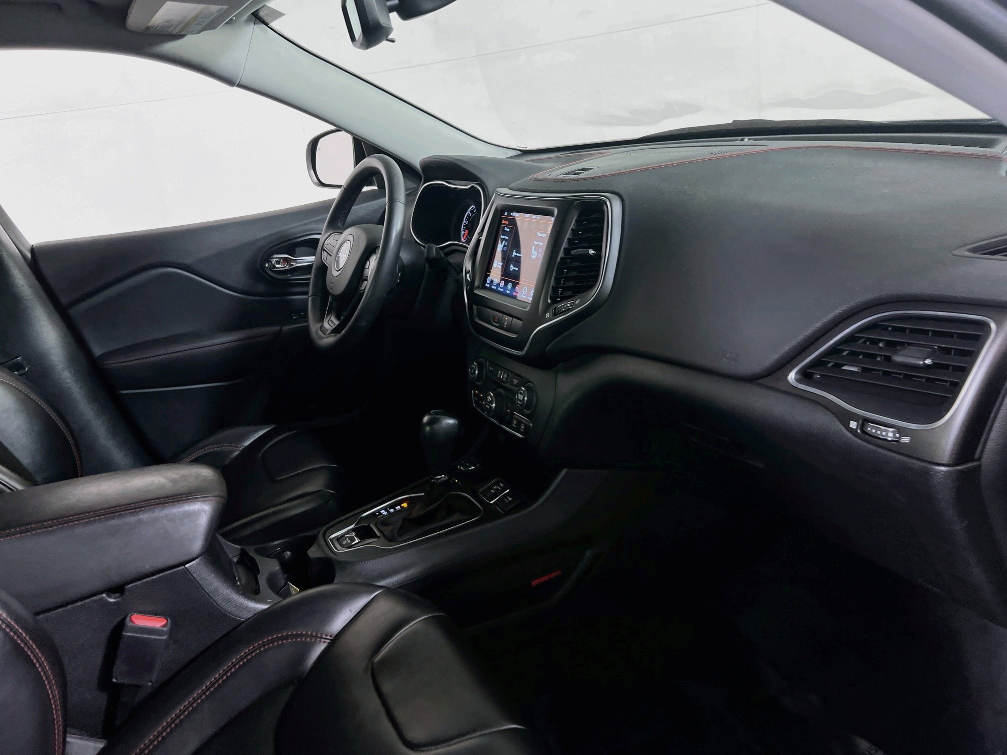 Used 2022 Jeep Cherokee Trailhawk image 27