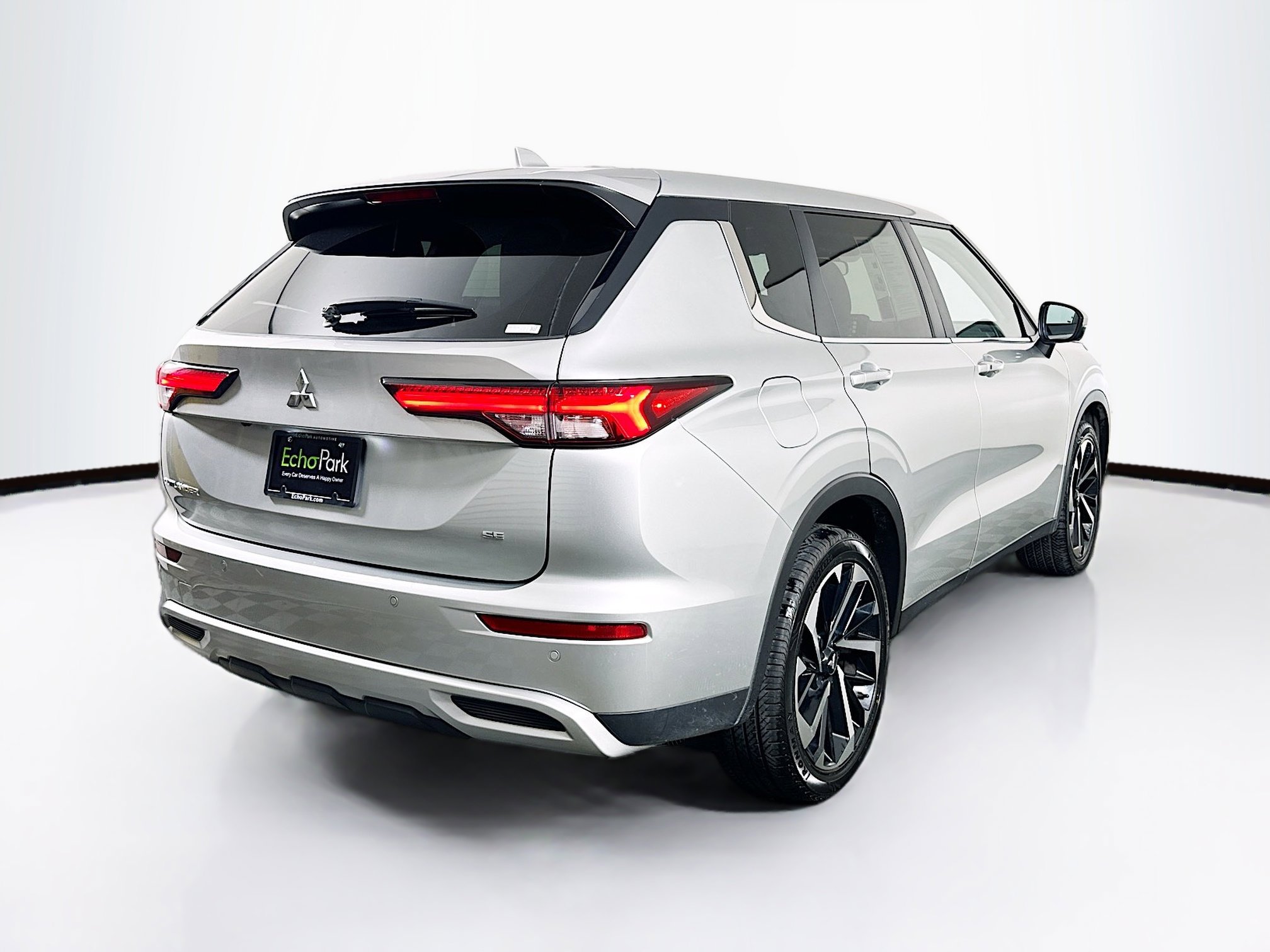 Used 2024 Mitsubishi Outlander SE image 9