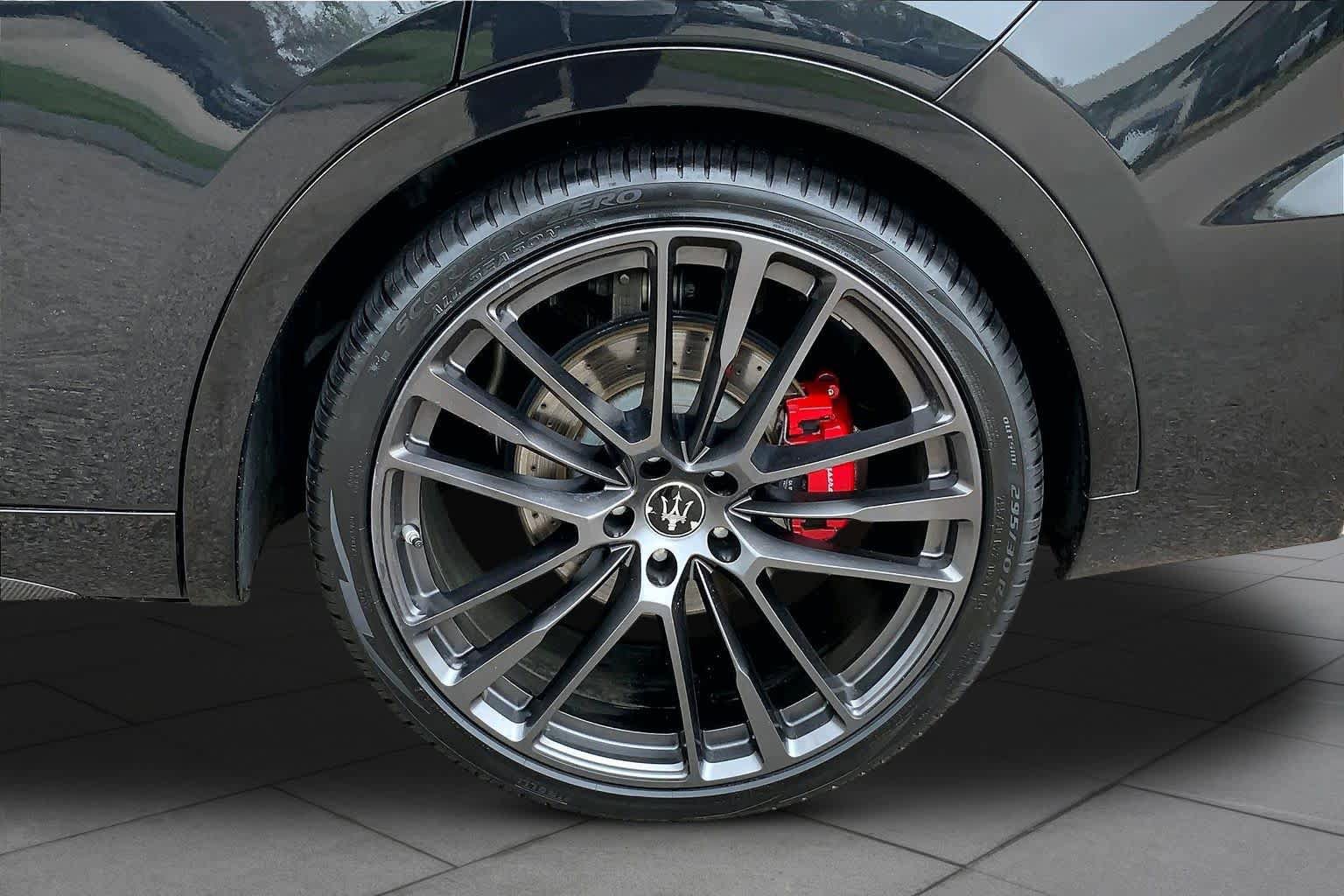 Used 2021 Maserati Levante Trofeo AWD/4WD image 11