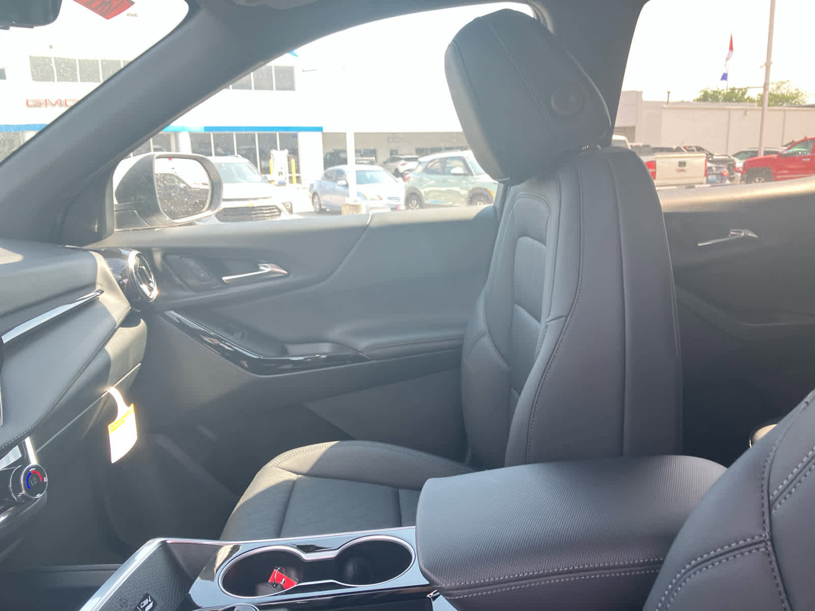 New 2026 Chevrolet Equinox LT w/ Convenience Package II FWD image 10