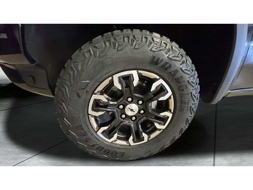 Used 2024 Chevrolet Silverado 1500 ZR2 w/ Technology Package image 19