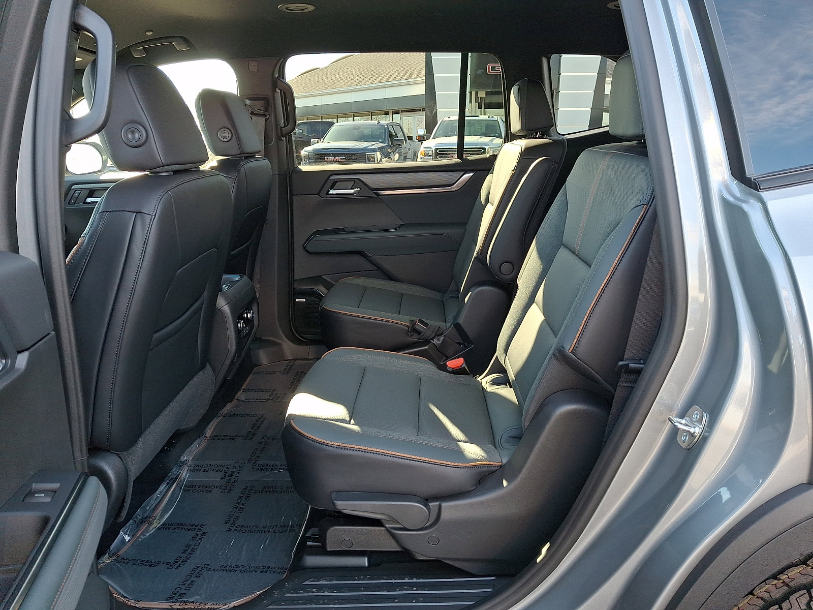 New 2026 GMC Acadia AT4 w/ LPO, Floor Liner Package AWD/4WD image 11