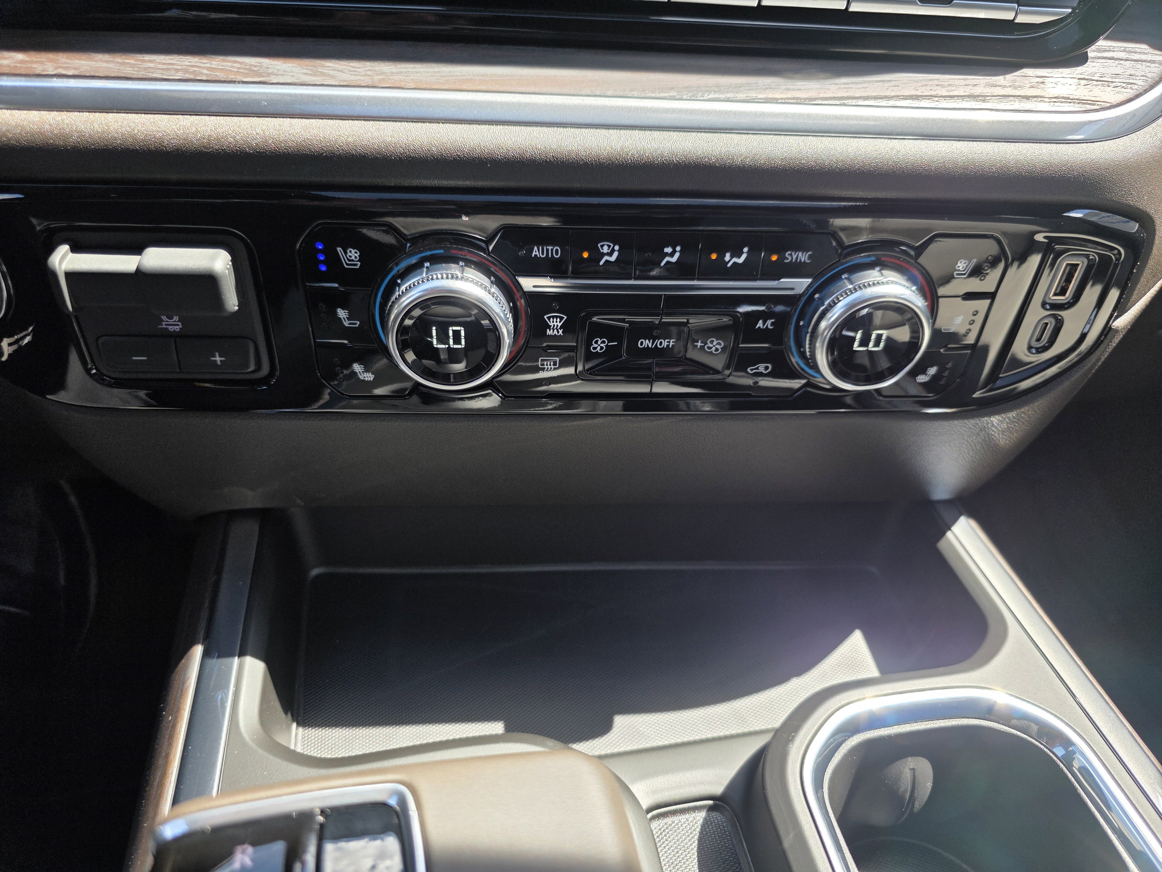 New 2026 GMC Sierra 1500 SLT w/ SLT Convenience Package image 21