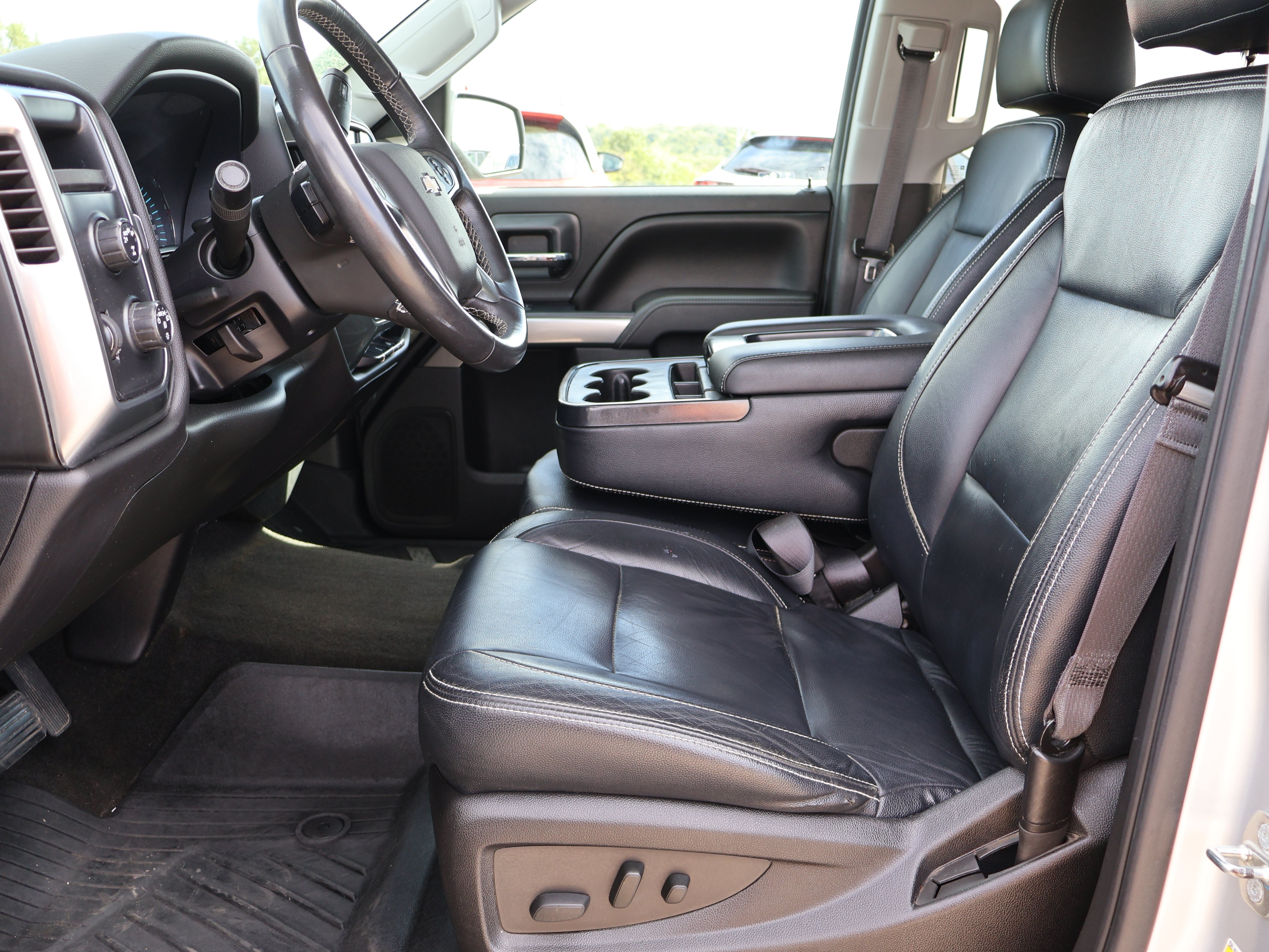Used 2017 Chevrolet Silverado 1500 LT w/ All Star Edition AWD/4WD image 22