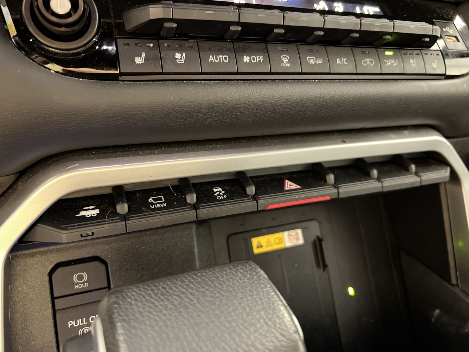 Used 2024 Toyota Sequoia Platinum AWD/4WD image 35