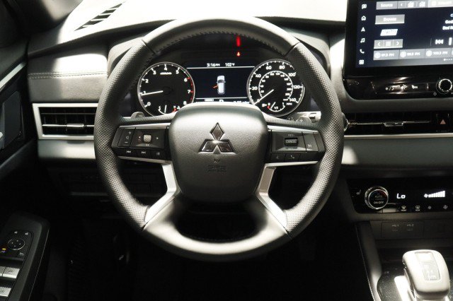 New 2026 Mitsubishi Outlander LE FWD image 20