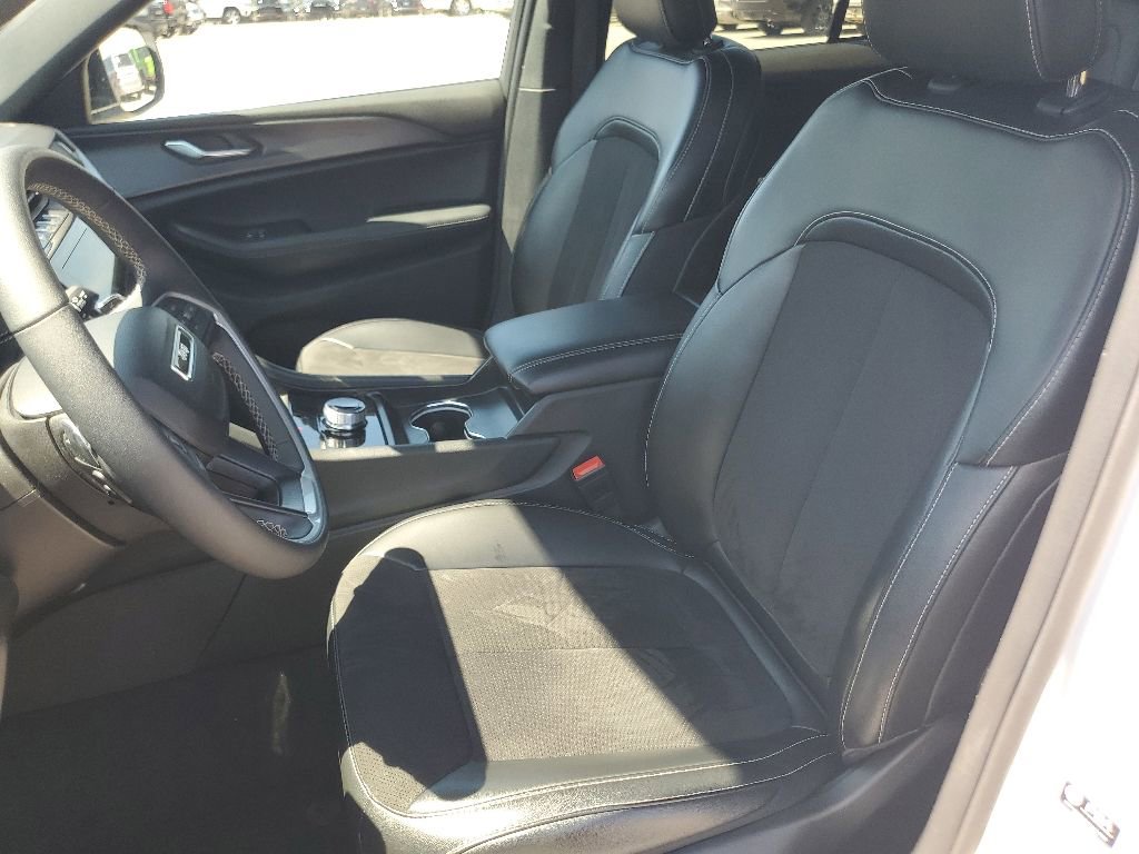 Used 2024 Jeep Grand Cherokee Altitude AWD/4WD image 25