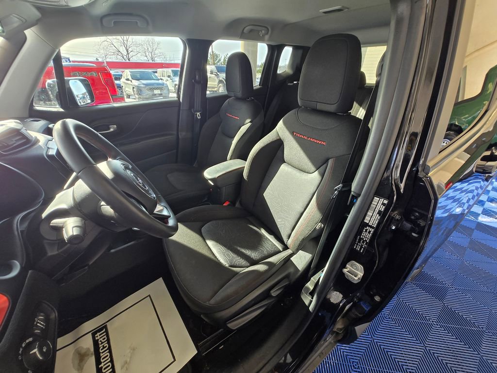 Used 2023 Jeep Renegade Trailhawk AWD/4WD image 9