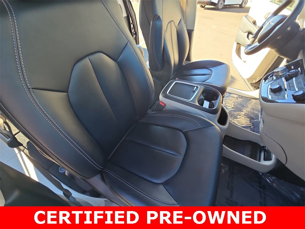 Used 2024 Chrysler Pacifica Touring-L image 10