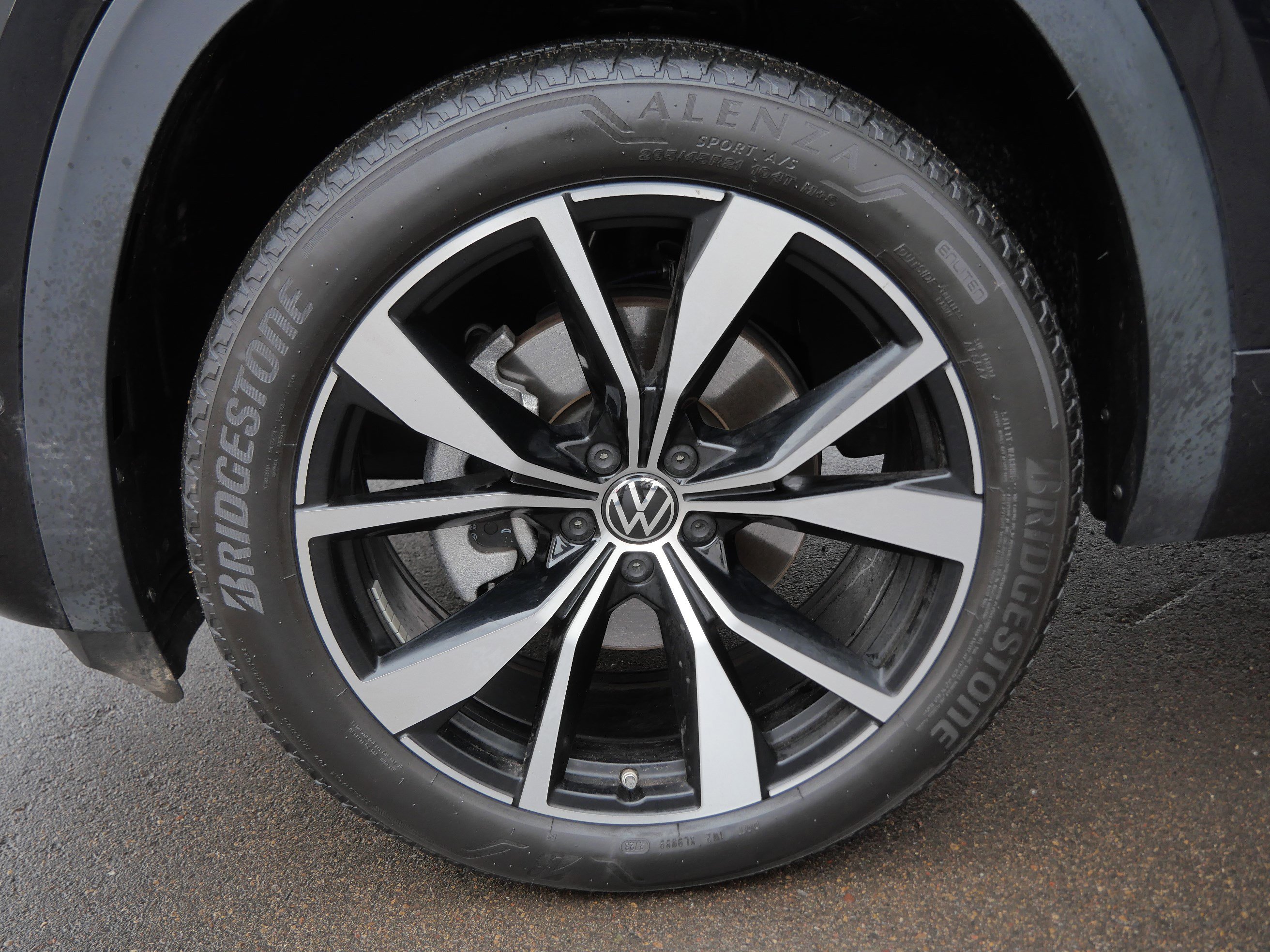 Used 2024 Volkswagen Atlas Cross Sport SEL Premium R-Line image 30