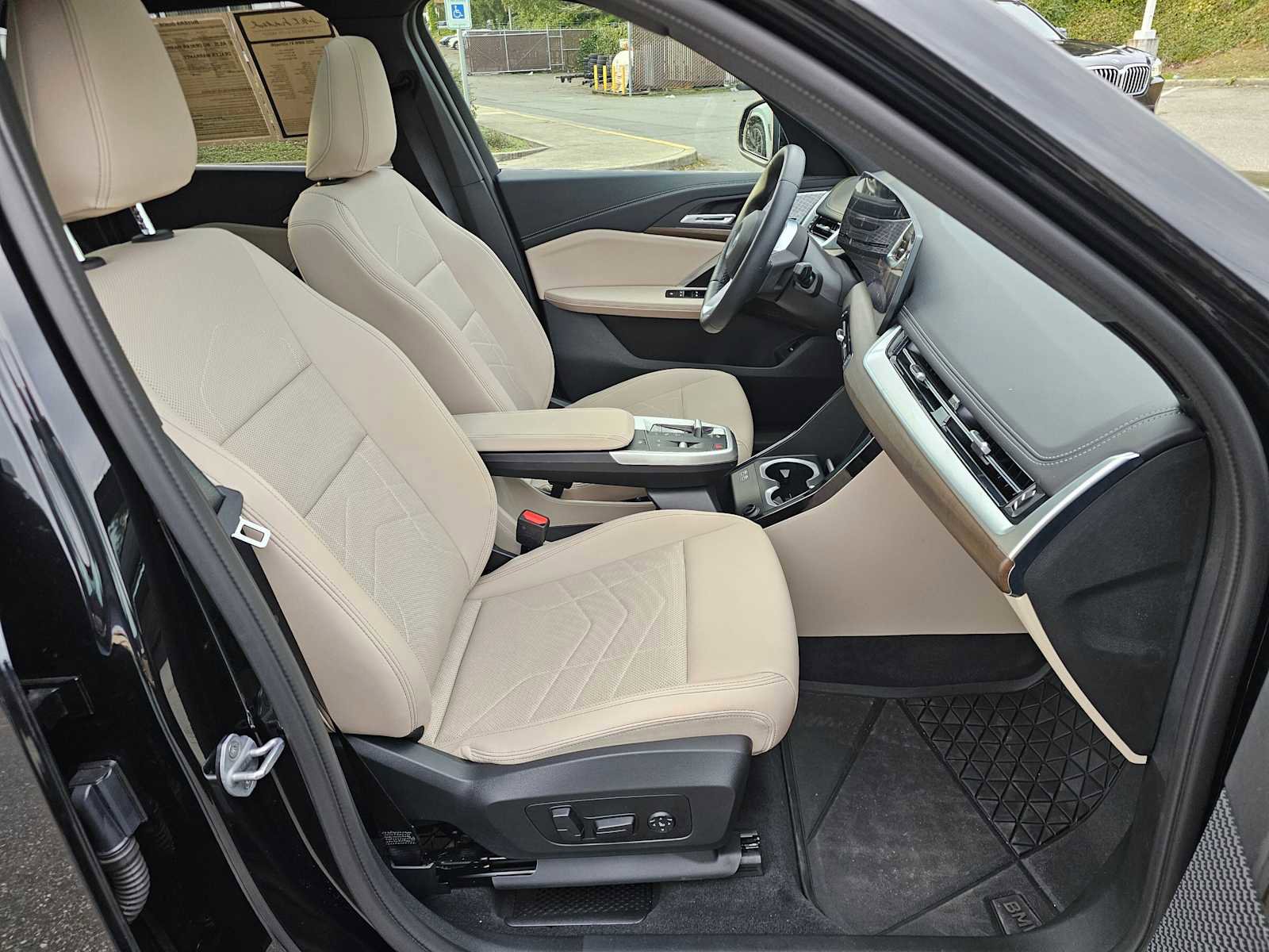 Used 2025 BMW X1 xDrive28i w/ Convenience Package image 11