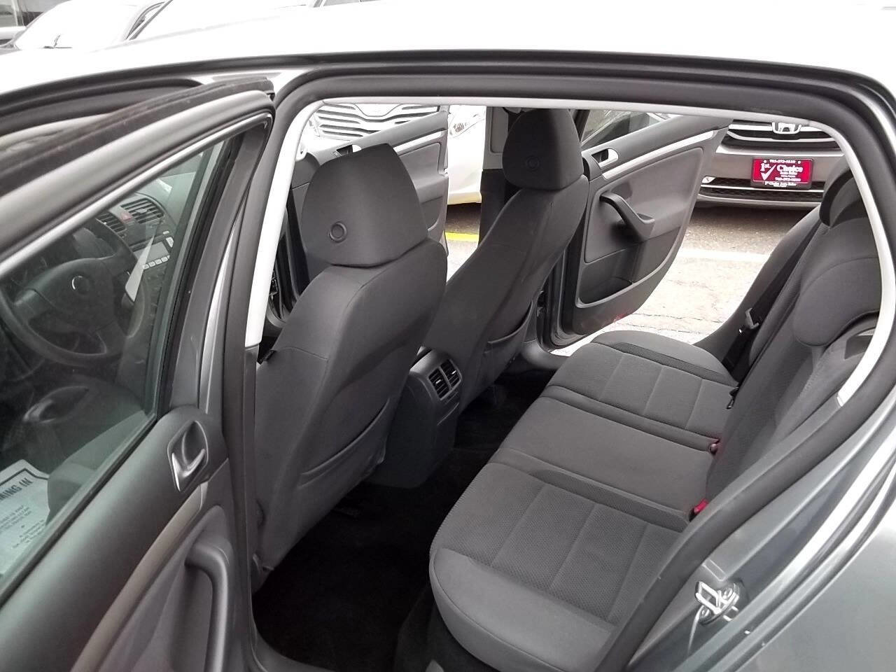 Used 2009 Volkswagen Rabbit S image 8