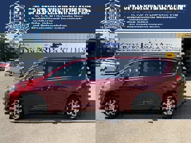 Used 2023 Chrysler Voyager LX image 1