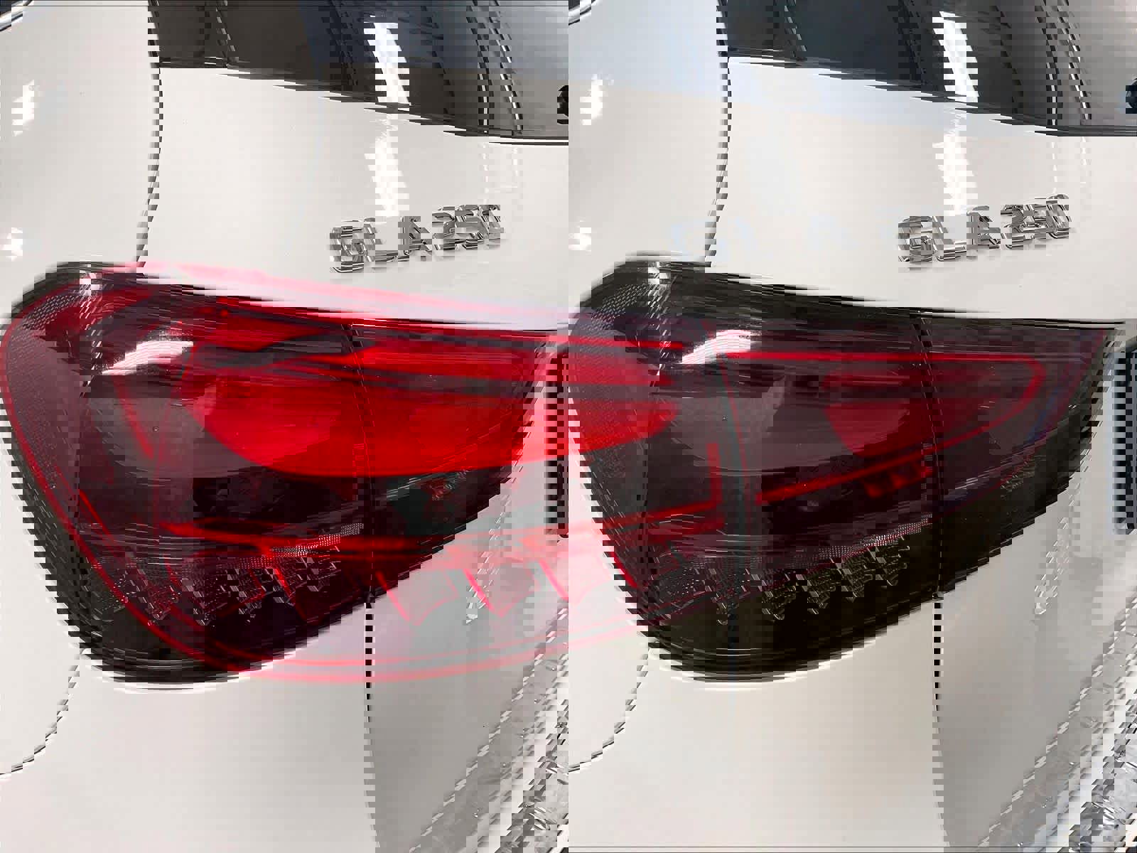 Used 2025 Mercedes-Benz GLA 250 4MATIC image 34