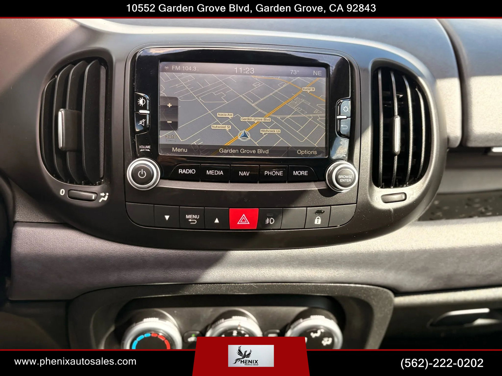 Used 2017 FIAT 500L Trekking w/ Dual-Pane Sunroof Package image 28