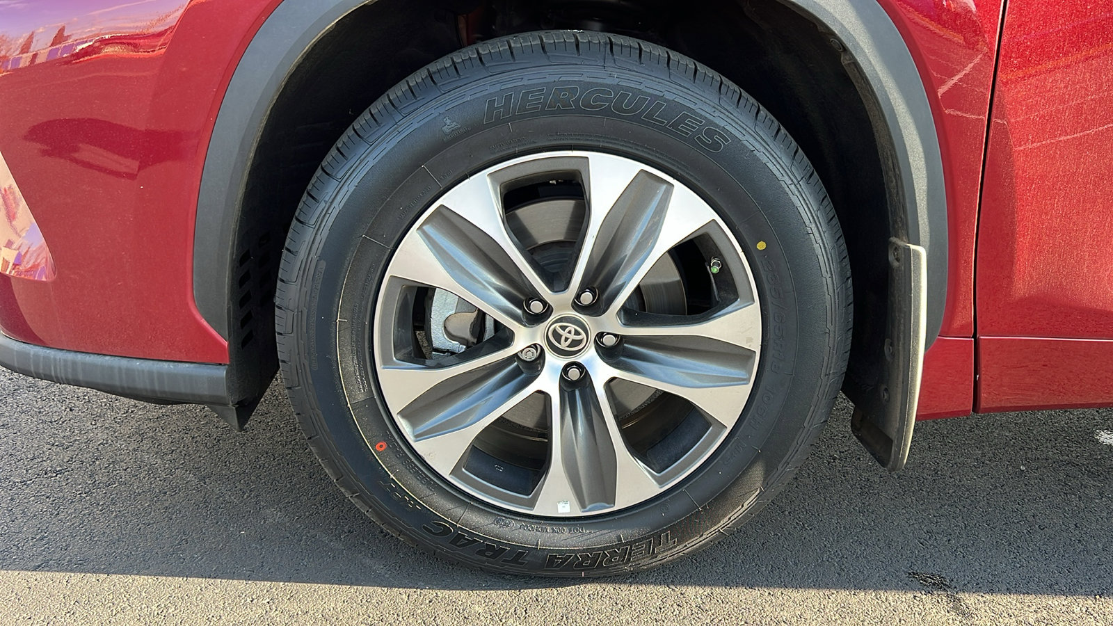 Used 2020 Toyota Highlander XLE image 10