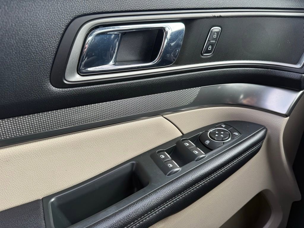 Used 2018 Ford Explorer XLT w/ Equipment Group 202A image 9
