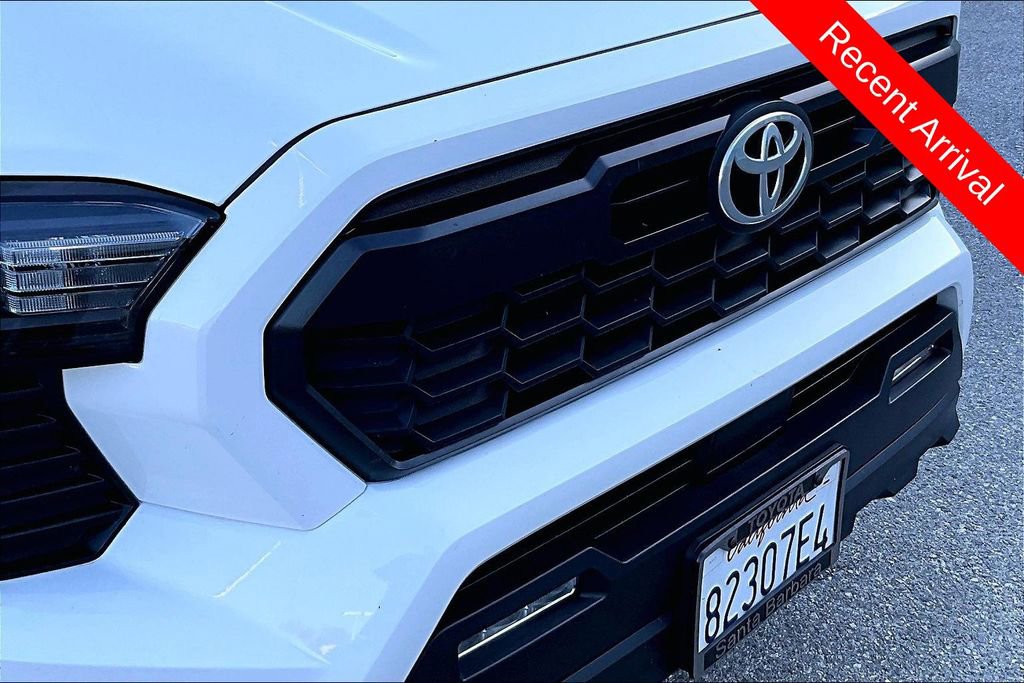 Used 2025 Toyota Tacoma TRD Sport AWD/4WD image 34