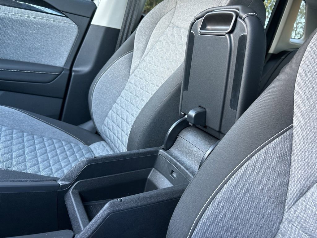 Used 2025 Volkswagen Tiguan S image 37