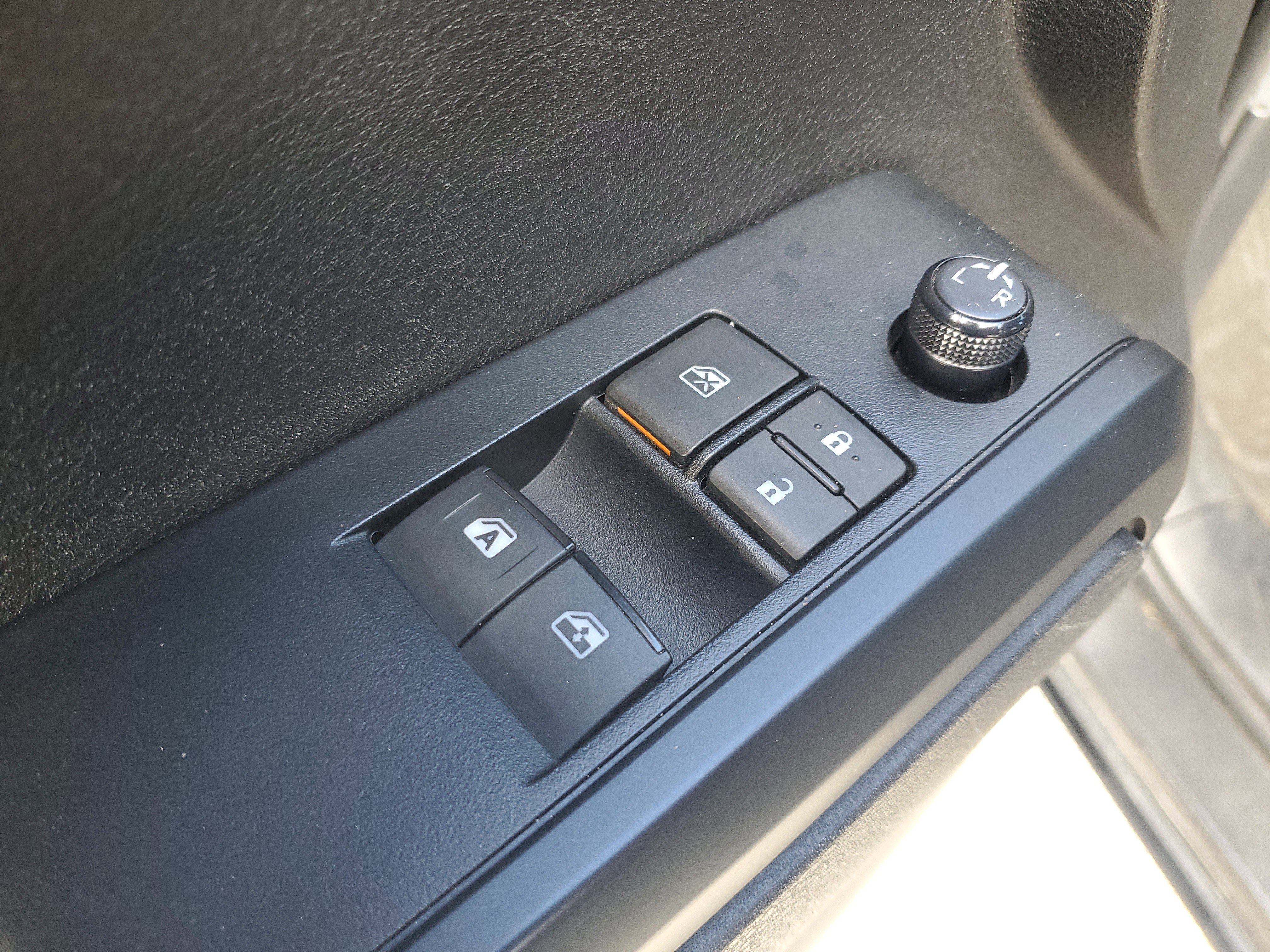 Used 2022 Toyota Tacoma SR image 9