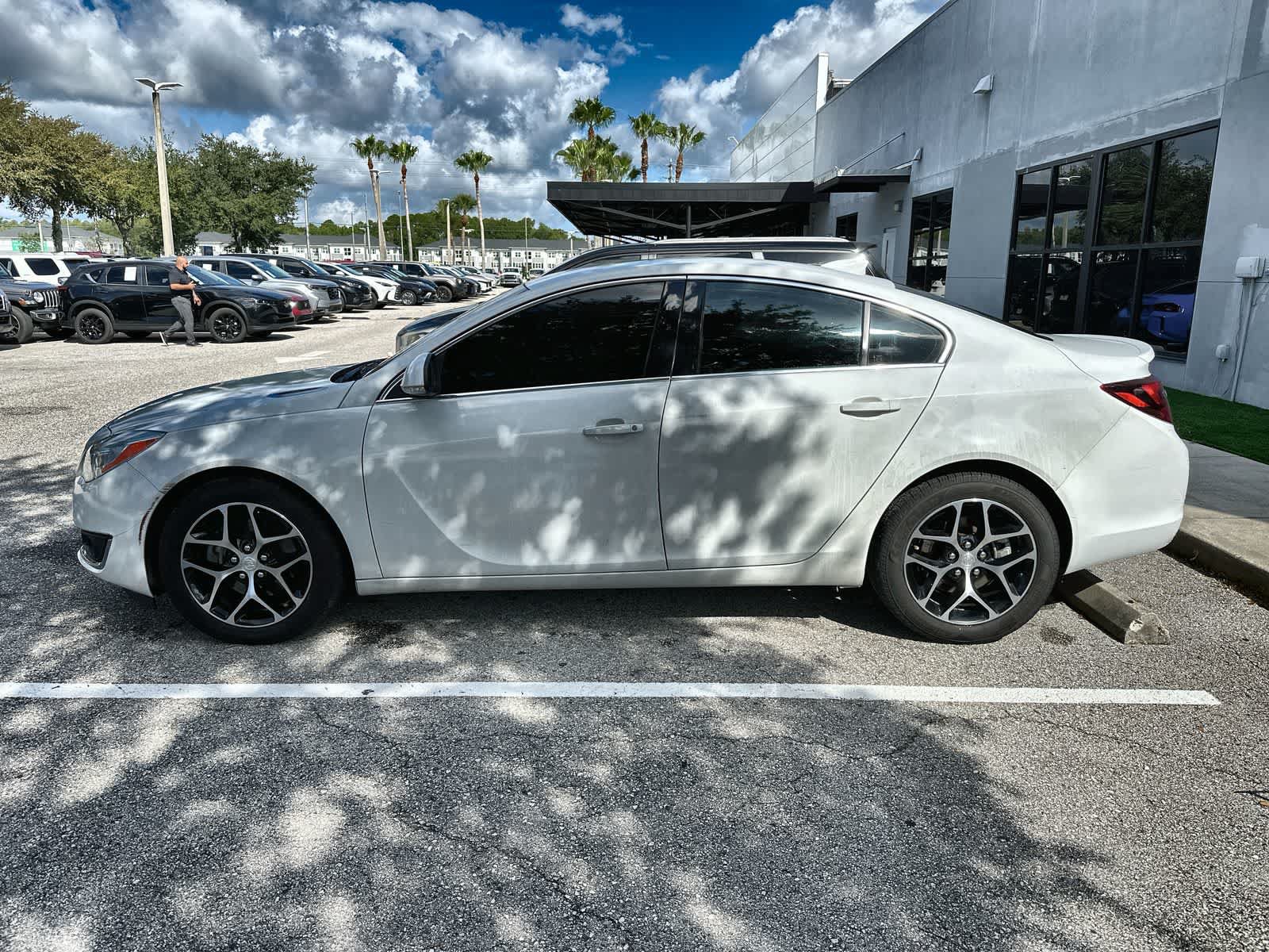 Used 2017 Buick Regal Sport Touring FWD image 5