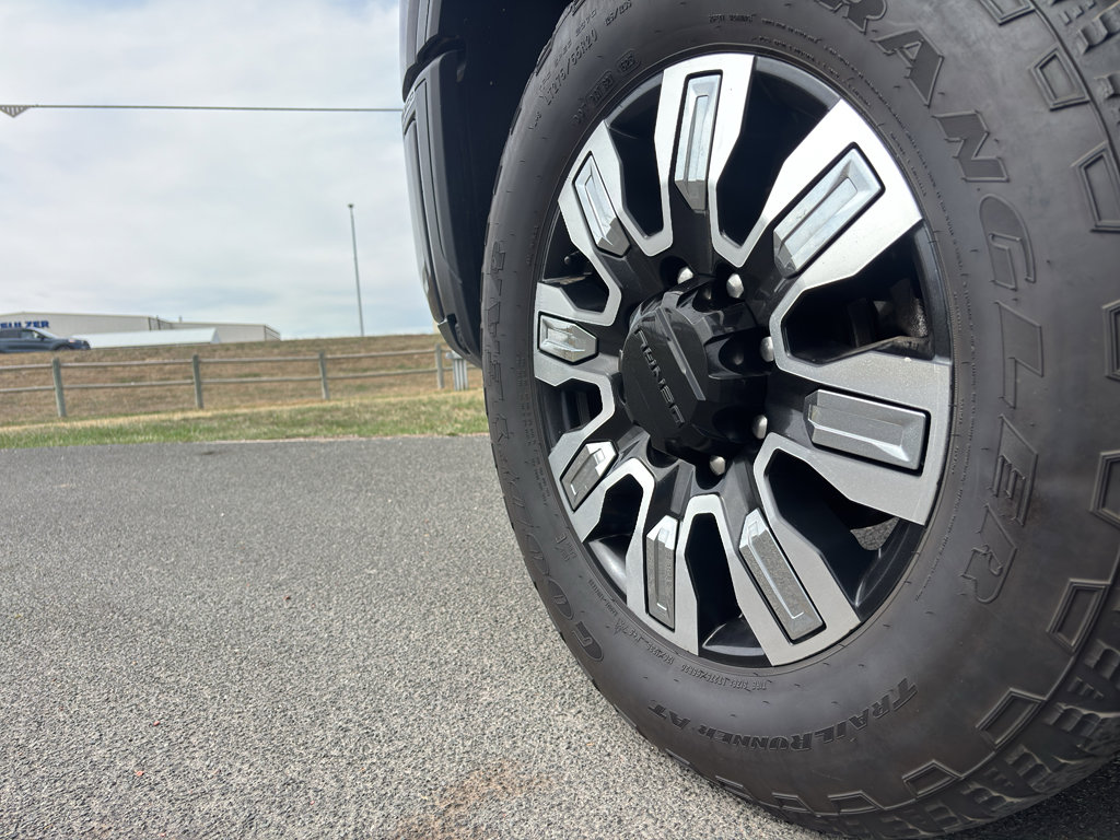 Used 2024 GMC Sierra 3500 Denali w/ Technology Package image 12