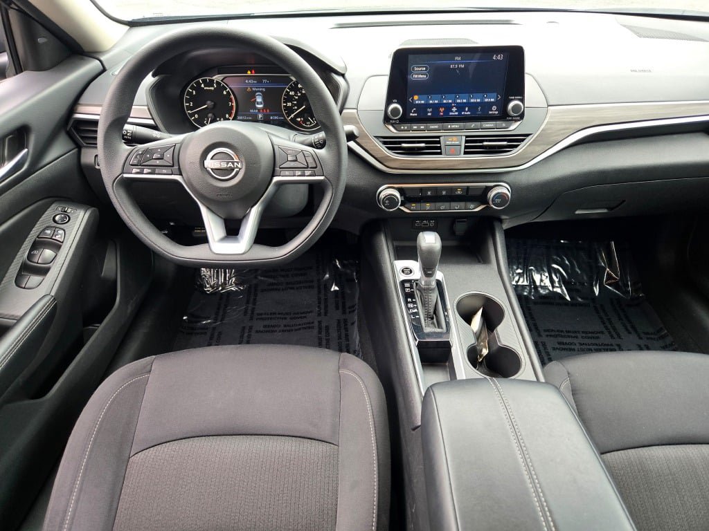 Used 2025 Nissan Altima 2.5 SV FWD image 18