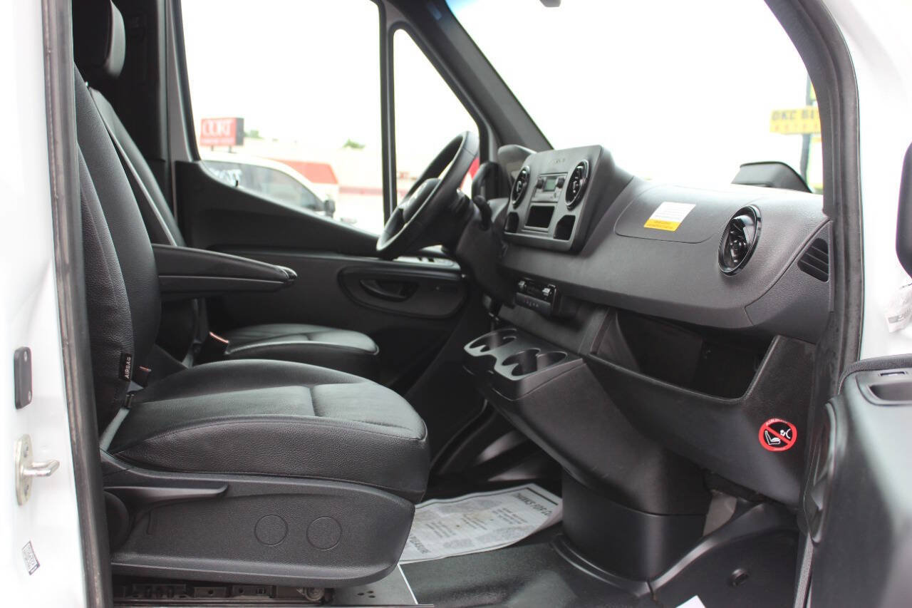 Used 2025 Mercedes-Benz Sprinter 2500 image 10